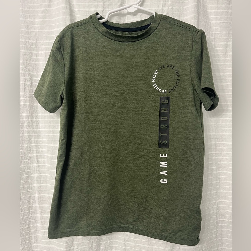 Boys size small 6/7 green Runway Athletic Shirt - Used